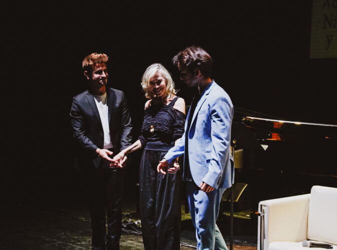 Susana Fortes, Mario Marzo y Nacho Castellanos tras su espectáculo A Quiet Voice